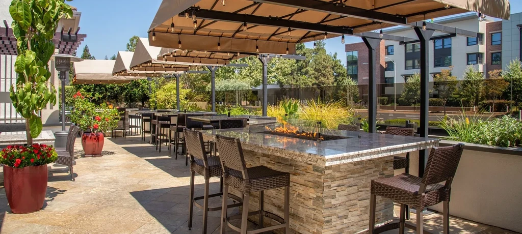 The Courtyard Long Bar & Bistro