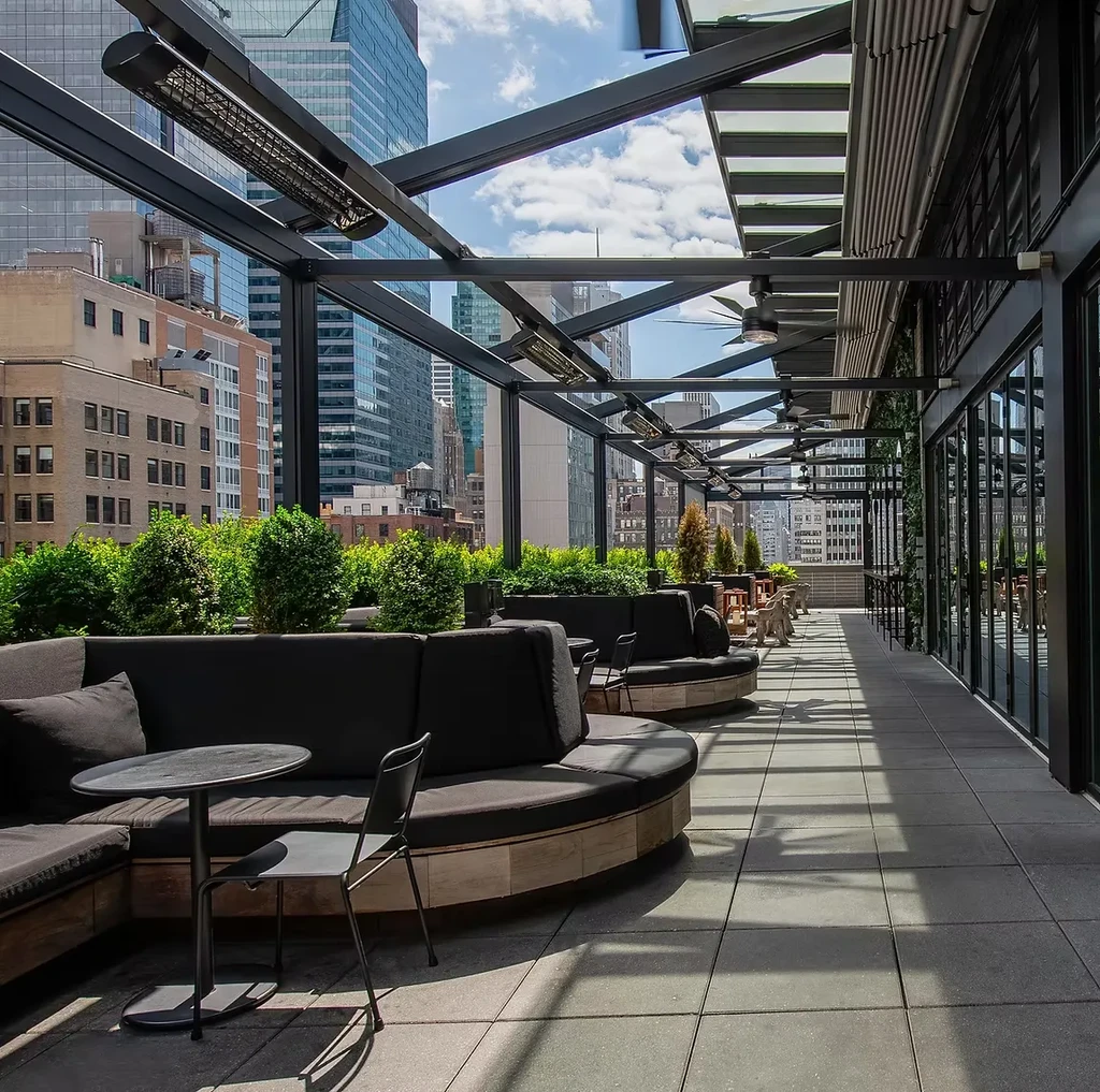Castell Rooftop Lounge