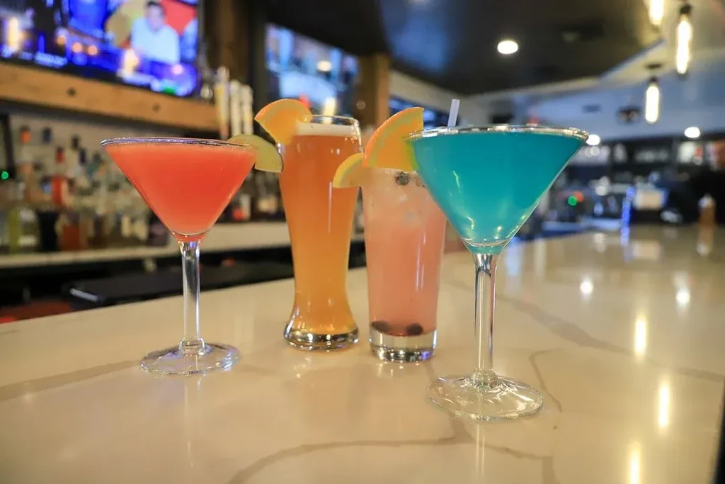 Tee Bar & Grille