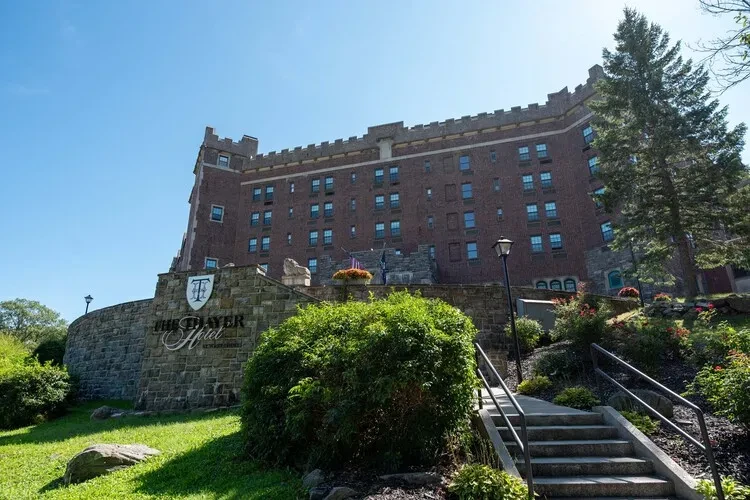 MacArthur's Riverview Restaurant