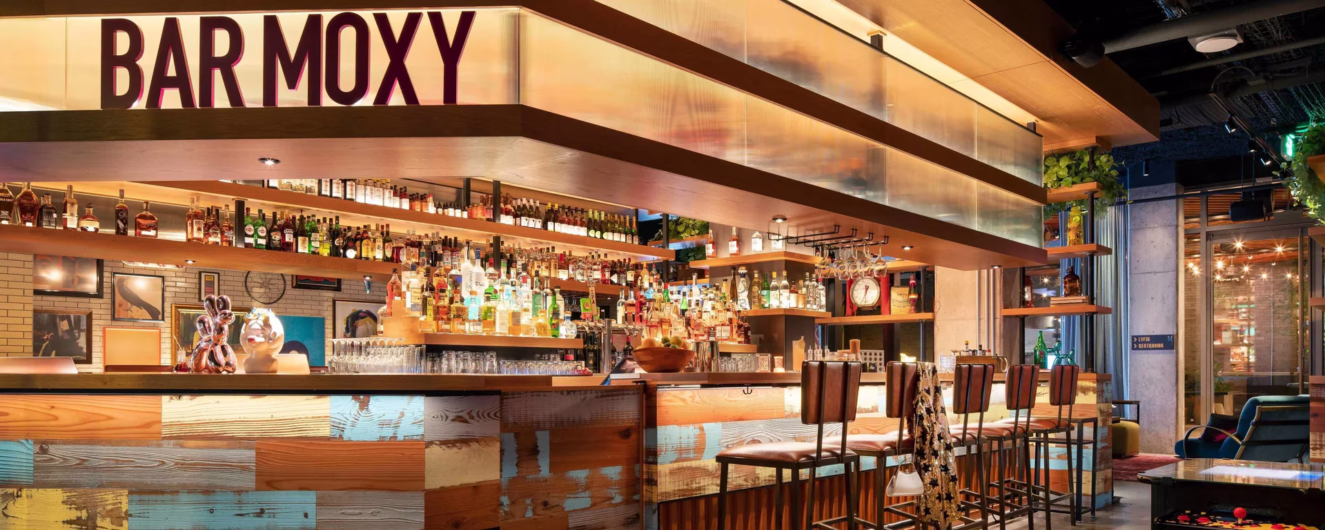 Bar Moxy