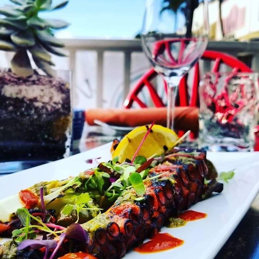 Mayas Tapas & Wine