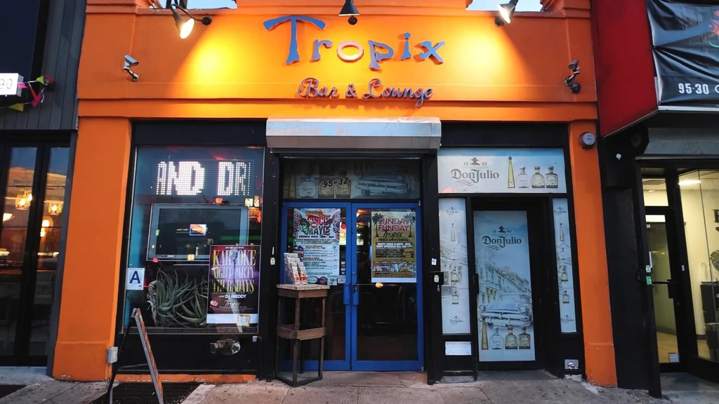 Tropix Bar & Lounge