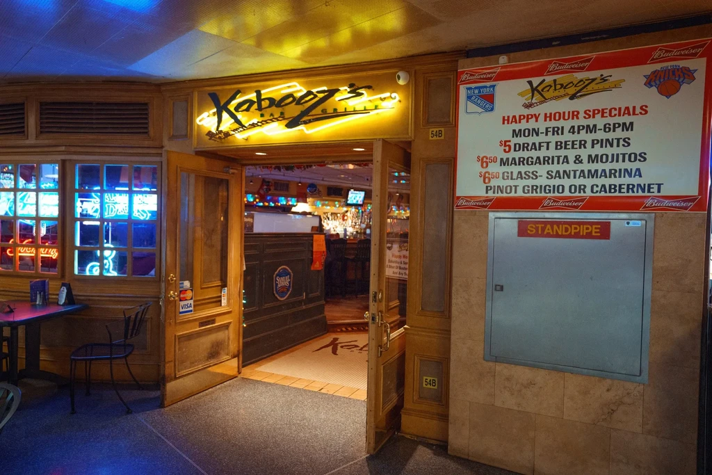 Kabooz's Bar & Grill
