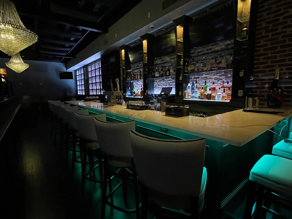 Avenue Social Kitchen & Cocktails